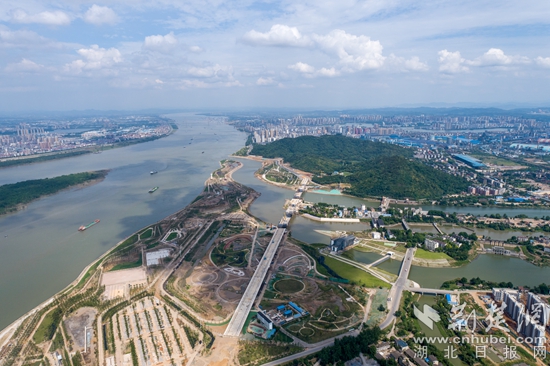 7月13日，正在建設(shè)中的樊口公園一角.jpg