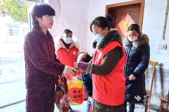 劉振羽 父死母改嫁，和爺爺奶奶一起生活，低保貧困戶 (3)_副本.jpg