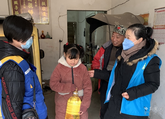 留守兒童萱萱.jpg
