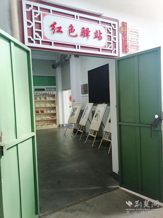 花園路社區(qū)紅色驛站外景。.png.png