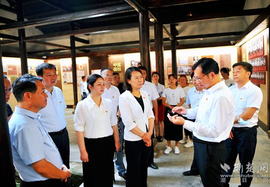 7.紅安縣委副書記、縣長胡廣介紹紅安縣文旅事業(yè)發(fā)展規(guī)劃_副本.jpg