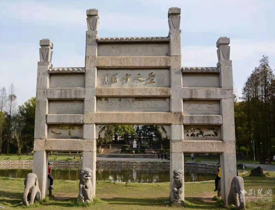 李時珍紀念館醫(yī)中之圣.jpg
