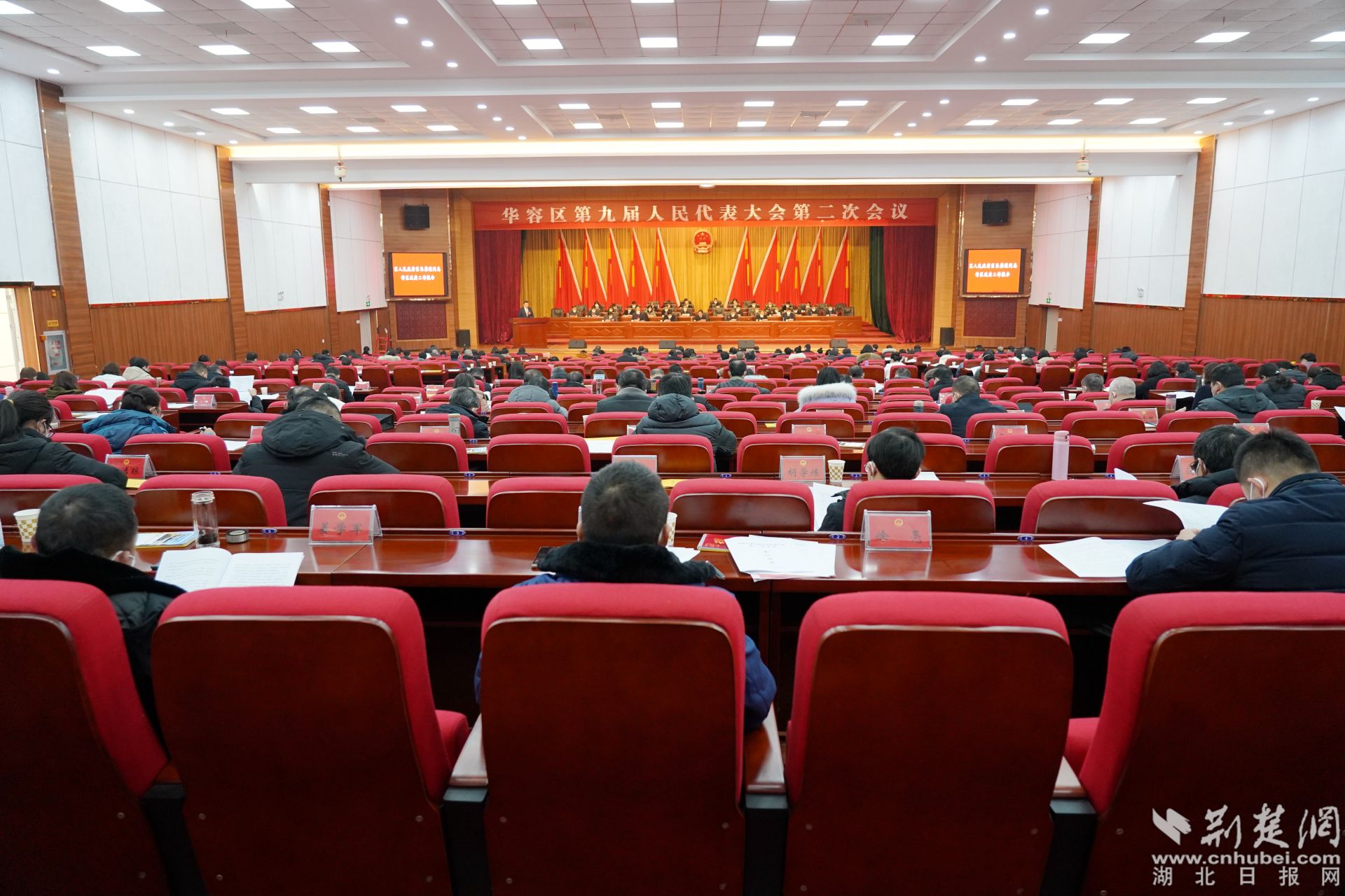 華容區(qū)第九屆人民代表大會(huì)第二次會(huì)議現(xiàn)場(chǎng)。.JPG.JPG