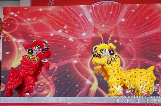舞獅表演《金獅送?！?(2).jpg.jpg