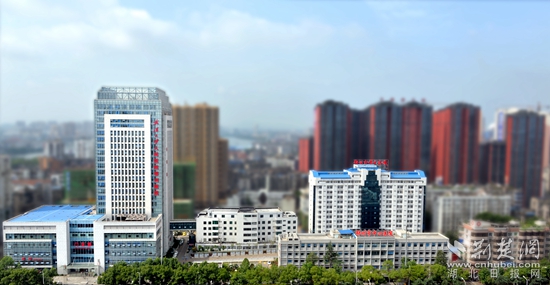 2016年1月，新門急診、外科大樓實(shí)現(xiàn)整體搬遷.jpg