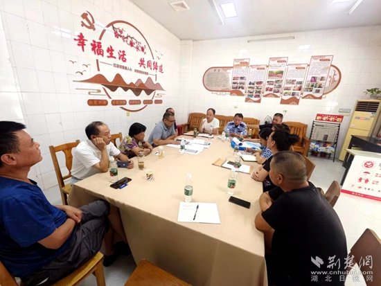 社區(qū)召開“五共”議事會，調(diào)解單元電梯加裝居民矛盾.jpg